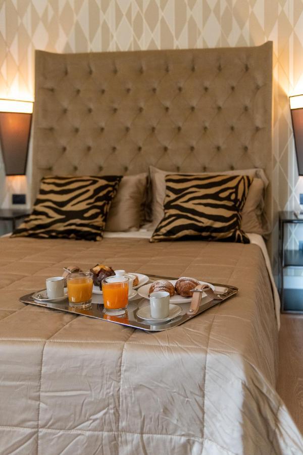 Palazzo Nana Suites & Apartments نابولي المظهر الخارجي الصورة